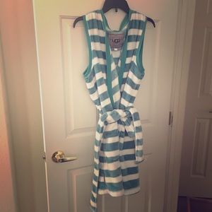 Ugg Ashlie Sleeveless Fleece Robe XL